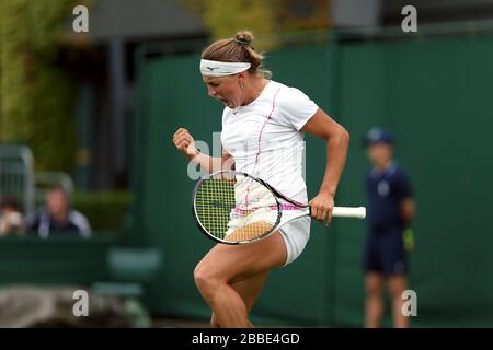 Yulia Putintseva du Kazakhstan en action contre Kirsten Flipkens en Belgique Banque D'Images