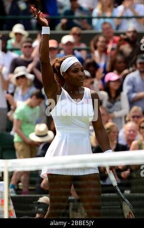 Serena Williams, aux États-Unis, célèbre la défaite de Caroline Garcia en France Banque D'Images