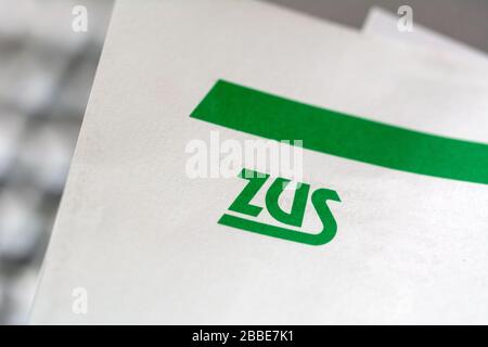 Gdansk, Pologne - 31 mars 2020: Logo ZUS (National social Insurance Company) sur une feuille de papier Banque D'Images