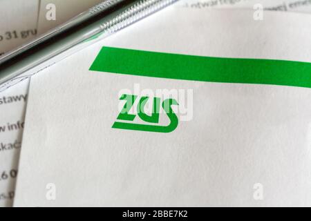 Gdansk, Pologne - 31 mars 2020: Logo ZUS (National social Insurance Company) sur une feuille de papier Banque D'Images