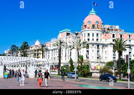 NICE, FRANCE - 16 MAI : le célèbre hôtel le Negresco le 16 mai 2015 à Nice, France. Cet hôtel de luxe historique, situé dans la Promenade des Anglais, Banque D'Images