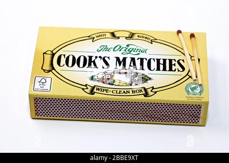 Prépare des matchs de sécurité originaux sur un fond blanc Banque D'Images