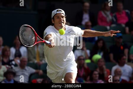 Tommy Haas, l'Allemagne, en action contre le Novak Djokovic de Serbie Banque D'Images