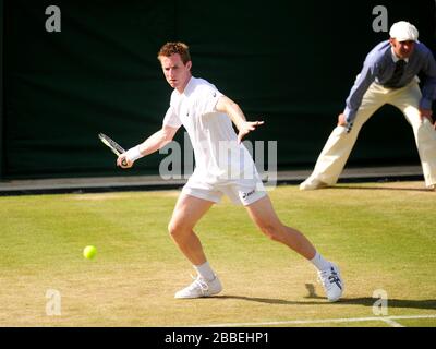 Jonathan Murray de la Grande-Bretagne en action lors du match avec son partenaire de double Heather Watson contre David Marrero d'Espagne et Kimako Date-Krumm du Japon Banque D'Images