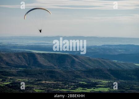 Mallos de Riglos parapente. Huesca, Aragón Espagne Banque D'Images