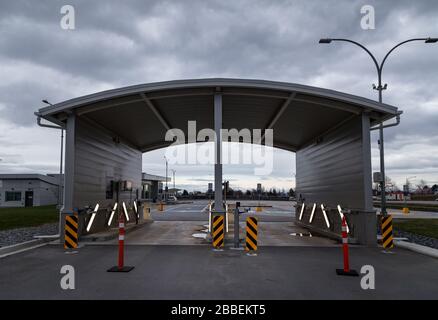 RICHMOND, C.-B., CANADA - 29 MARS 2020 : stationnement fermé à YVR pendant la pandémie de coronavirus du COVID-19. Banque D'Images