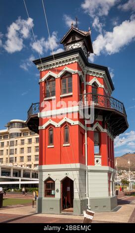 Afrique du Sud, le Cap occidental, le Cap, Victoria et Alfred Waterfront, tour historique de l’horloge, anciennement Port Captain’s Office Banque D'Images