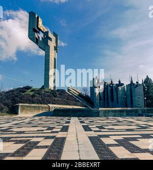 Défenseurs du monument en béton stara Zagora et du monument du drapeau samara, Stara Zagora Bulgarie Banque D'Images