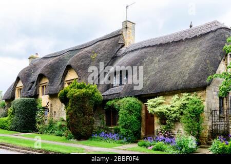 Une maison de toit en chaume à Chipping Campden dans les Cotswolds en Angleterre Banque D'Images