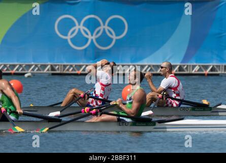 Rio de Janeiro. BRÉSIL. Médaillée d'or CRO M2X. . Noeud. Martin SINKOVIC et Valent SINKOVIC, régate olympique d’aviron 2016. Lagoa Stadium, Copacabana, “Jeux Olympiques d’été” Rodrigo de Freitas Lagoon, Lagoa. Heure locale 11:35:55 jeudi 11/08/2016 [crédit obligatoire; Peter SPURRIER/Intersport Images] Banque D'Images