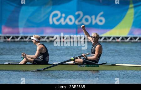 Rio de Janeiro. BRÉSIL. NZL M 2- Bow Eric MURRAY et Hamish BOND régate olympique de rabour 2016. Stade Lagoa, Copacabana, ÒOlympic été GamesÓ Rodrigo de Freitas Lagoon, Lagoa. Jeudi 11/08/2016 [crédit obligatoire; Peter SPURRIER/Intersport Images] Banque D'Images