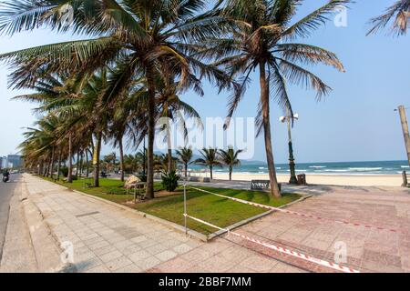 Da Nang, Vietnam. 31 mars 2020. Les plages populaires de Da Nang ont été enfermées pour empêcher la propagation du virus COVID-19. (Crédit photo: Gonzales photo/Alay Live News Banque D'Images