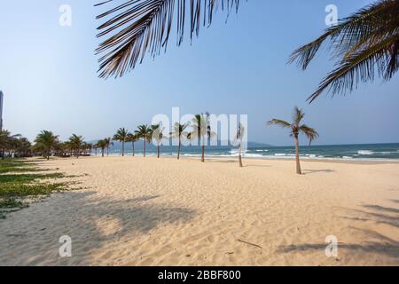 Da Nang, Vietnam. 31 mars 2020. Les plages populaires de Da Nang ont été enfermées pour empêcher la propagation du virus COVID-19. (Crédit photo: Gonzales photo/Alay Live News Banque D'Images