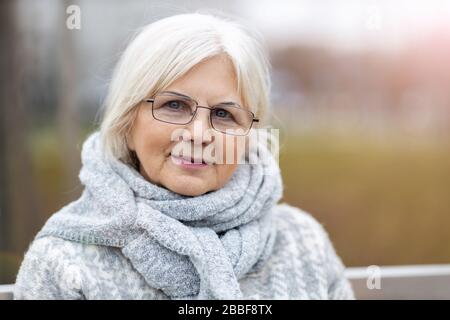 Portrait of a senior woman smiling Banque D'Images