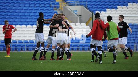 Les joueurs de Charlton Athletic célèbrent lors du dernier coup d'alerte après leur victoire sur la ville de Cardiff. Banque D'Images