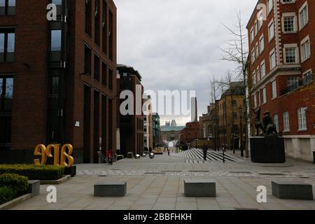 Londres, Royaume-Uni. 31 mars 2020. COVID-19 Pandemic a fermé des magasins autour de la cathédrale St Pauls et à proximité avec des rues presque vides ou vides. Crédit : 24/Alay Live News Banque D'Images