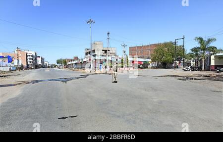 Beawar, Inde. 29 mars 2020. Les rues de la ville portent un look déserte lors d'un verrouillage national imposé à la suite d'une pandémie de coronavirus à Beawar. (Photo de Sumit Saraswat/Pacific Press) crédit: Pacific Press Agency/Alay Live News Banque D'Images