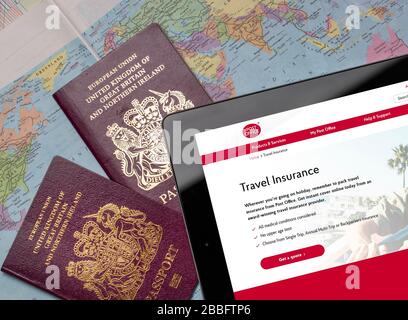 Publier le site Web de l'assurance voyage sur un iPad ou une tablette. (usage éditorial uniquement) Banque D'Images