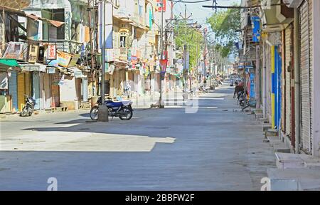 Beawar, Inde. 29 mars 2020. Le marché urbain a un look déserté lors d'un verrouillage national imposé à la suite d'une pandémie de coronavirus à Beawar, en Inde, le 29 mars 2020. (Photo de Sumit Saraswat/Pacific Press/Sipa USA) crédit: SIPA USA/Alay Live News Banque D'Images