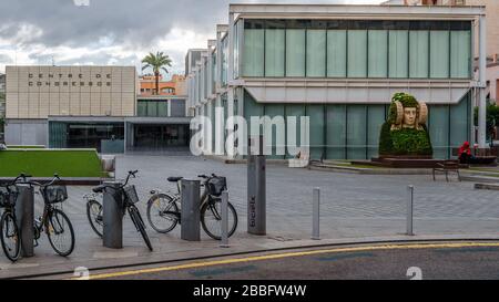 ELCHE, ESPAGNE - 29 DÉCEMBRE 2018: Vue sur le Centre des congrès "Ciutat d'ELX" dans la ville d'Elche, province d'Alicante, Espagne Banque D'Images