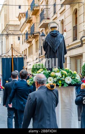 ELCHE, ESPAGNE - 29 DÉCEMBRE 2018: Procession religieuse pendant la fête de la venue de la Vierge ('Fiestas de la Venida de la Virgen'), un hol local Banque D'Images