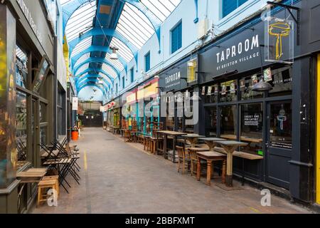 Magasins et restaurants fermés à Brixton Village pendant le maintien de Londres en raison de la propagation de Covid-19. Prise le 31 mars 2020 Banque D'Images