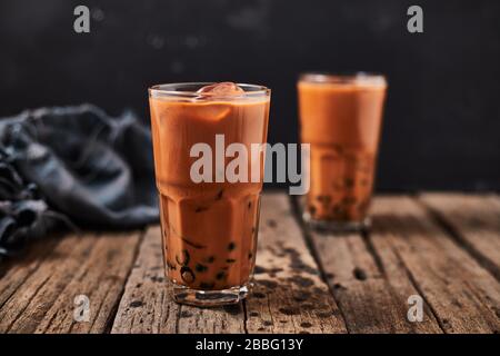 Thé à bulles de lait maison avec tapioca perles. Banque D'Images