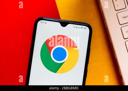 28 mars 2020, Brésil: Dans cette illustration photo, le logo Google Chrome est affiché sur un smartphone. (Image crédit : © Rafael Henrique/SOPA Images via ZUMA Wire) Banque D'Images