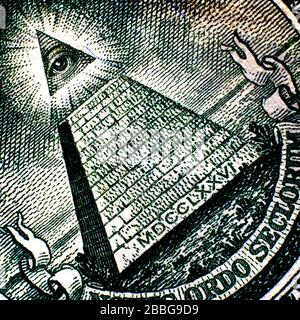 All Seeing Eye pyramide sur l'arrière de l'argent american dollar bill Banque D'Images