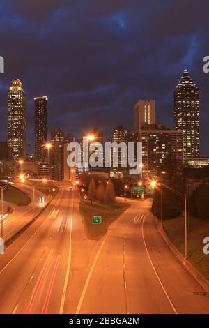 Une verticale d'Atlanta, Géorgie horizon de nuit Banque D'Images