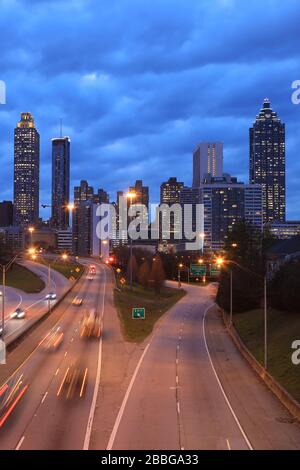 Une verticale d'Atlanta, Géorgie horizon au coucher du soleil Banque D'Images