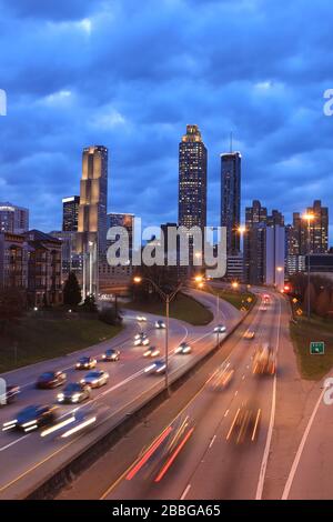 A vertical d'Atlanta, centre-ville de Géorgie au coucher du soleil Banque D'Images