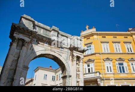 Arche romaine, Pula, Istrie, Croatie, Europe Banque D'Images