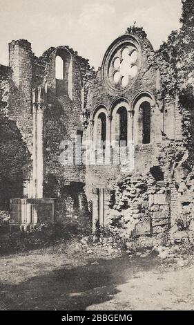 Carte postale ancienne montrant l'Abbaye d'Orval, anciennes ruines l'ancienne Rosace, au début du XXe siècle. L'abbaye d'Orval est un monastère cistercien fou Banque D'Images