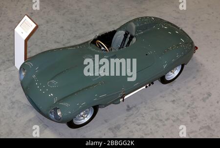 Vue aérienne d'un modèle Jaguar D-Type continuation conforme à la spécification 1955 Shortnose, exposée au salon de l'auto de Londres 2020 Banque D'Images