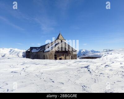 San Lucio, Italie - 29 décembre 2017: Refuge au sommet de San Lucio Banque D'Images