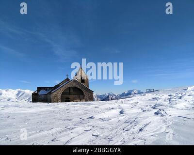 San Lucio, Italie - 29 décembre 2017: Refuge au sommet de San Lucio Banque D'Images