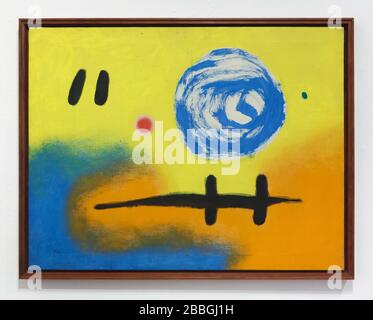 Peinture du peintre moderniste espagnol Joan Miró intitulée '2 + 5 = 7' (1965) exposée dans la Fundació Joan Miró (Fondation Joan Miró) à Barcelone, Catalogne, Espagne. Banque D'Images