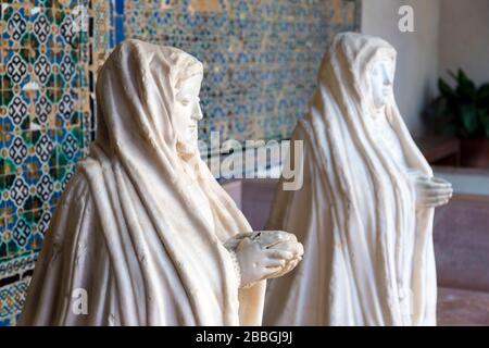 Sculptures de religieuses priant au Musée andalou d'art contemporain et ancien monastère de Santa Maria de las Cuevas, Séville, Espagne Banque D'Images