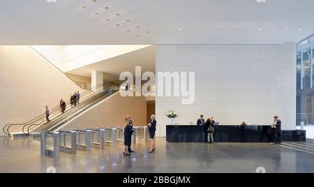 Hall d'entrée de deux hauteur. 52 Lime Street - The Scalpel, Londres, Royaume-Uni. Architecte : Kohn Pedersen Fox Associates (KPF), 2018. Banque D'Images