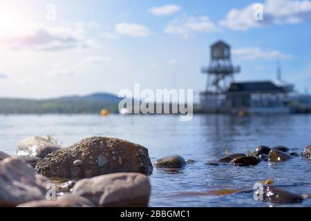 Lac Memphremagog et Mont-Orford vus de Magog, province de Québec, Canada Banque D'Images