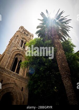 Palerme, Sicile, Italie, juin 2019 la Tour de l'Église de l'Église de San Cataldo située sur la Piazza Bellini, l'architecture arabe-normande. Banque D'Images