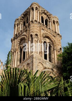 Palerme, Sicile, Italie, juin 2019 Palerme, Sicile, Italie, juin 2019 la Tour de l'Eglise de l'Eglise de San Cataldo situé à la Piazza Bellini avec un m Banque D'Images