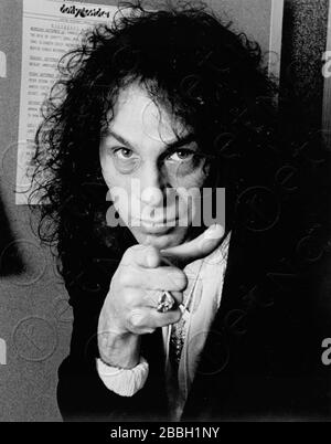 Ronnie James Dio (10 juillet 1942 Ð 16 mai 2010) était un chanteur et compositeur américain de métaux lourds. Il s'est produit avec Elf, Rainbow, Black Sabbat, Heaven & Hell, et son propre groupe Dio. Crédit: Scott Weiner / MediaPunch Banque D'Images