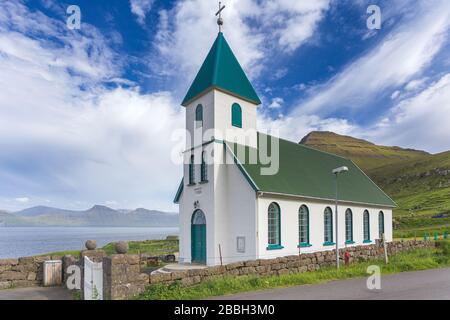 Petite église blanche, Gjógv, Esturoy Island, Îles Féroé Banque D'Images