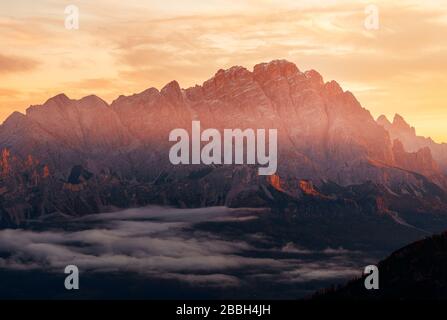 Dolomites lever de soleil paysage naturel en Italie du Nord Banque D'Images