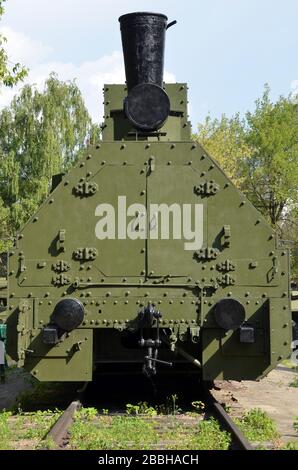 Un OB de classe locomotive à vapeur blindé dans le musée de l'armée à Moscou, en Russie. Banque D'Images