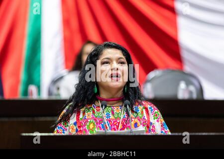 Alejandra Frausto, ministre mexicain de la culture, s'adresse au Congrès fédéral à Mexico. Banque D'Images