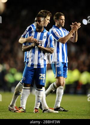 Kazenga LuaLua de Brighton et Hove Albion est déjecté à la fin du match Banque D'Images