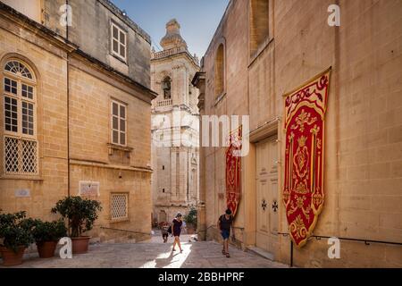 Malte, Birgu : Oratoire de la Sainte-Croix à droite, Oratoire Saint-Joseph à gauche et église Saint-Laurent en face Banque D'Images